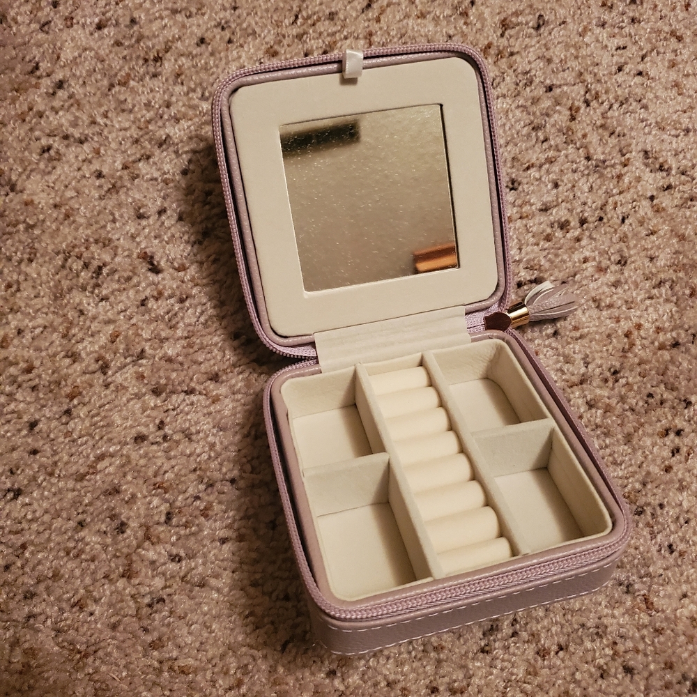 Travel size jewelry box